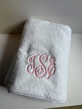 Load image into Gallery viewer, Weezie Bath Towel