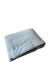 Load image into Gallery viewer, Weezie BASIC Bath Towel