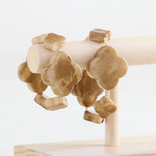 Load image into Gallery viewer, Hot Girls Pearls Clover Bracelet