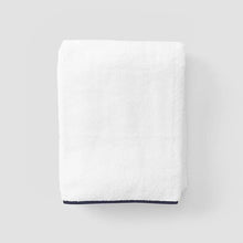 Load image into Gallery viewer, Weezie Bath Towel