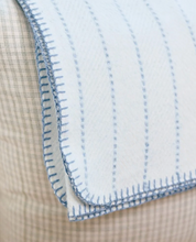 Load image into Gallery viewer, Weezie Throw Blanket