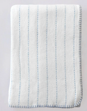 Load image into Gallery viewer, Weezie Throw Blanket